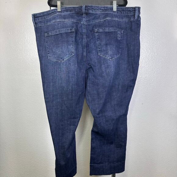 Laurie Felt | Women Classic Denim Crop Bootcut - Picture 3 of 6